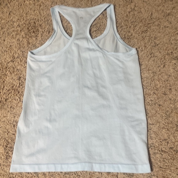This is the lulu powder blue Swifty Racerback tank top size 8 - Picture 4 of 5